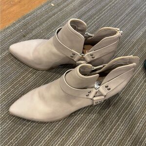 Elegant Women's Tan Wedge Boots